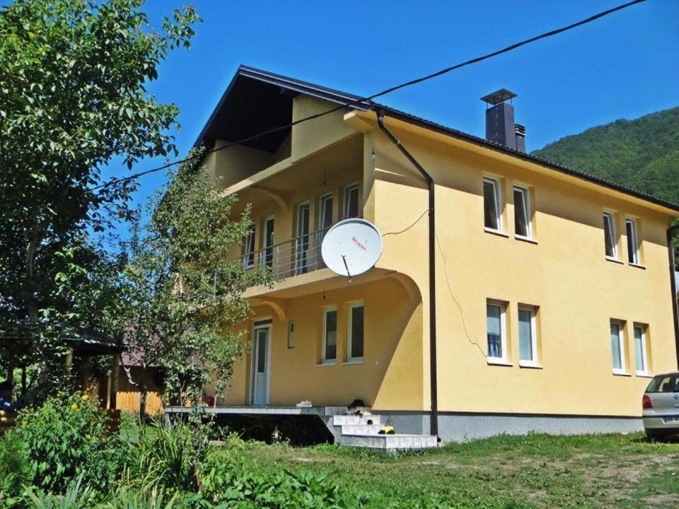 Dedushi Guesthouse &Wood Cabins-Camping Place Gusinje Dış mekan fotoğraf