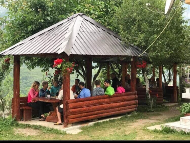 Dedushi Guesthouse &Wood Cabins-Camping Place Gusinje Dış mekan fotoğraf