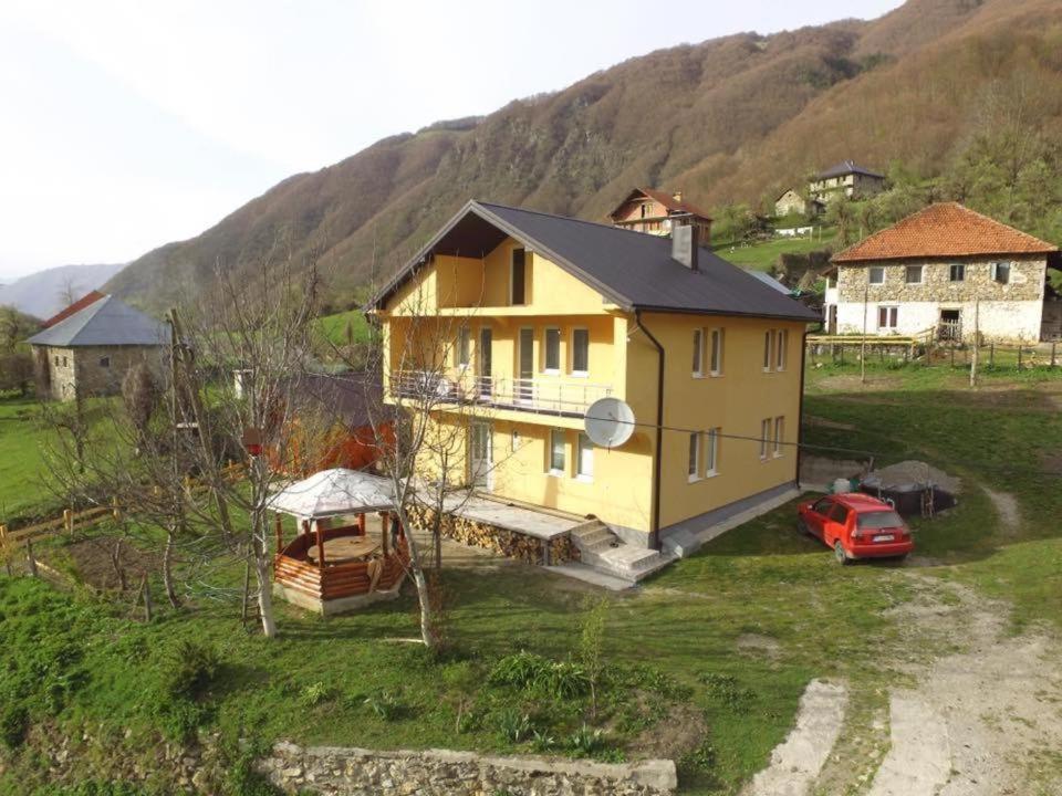 Dedushi Guesthouse &Wood Cabins-Camping Place Gusinje Dış mekan fotoğraf