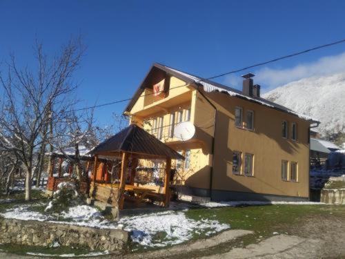 Dedushi Guesthouse &Wood Cabins-Camping Place Gusinje Dış mekan fotoğraf