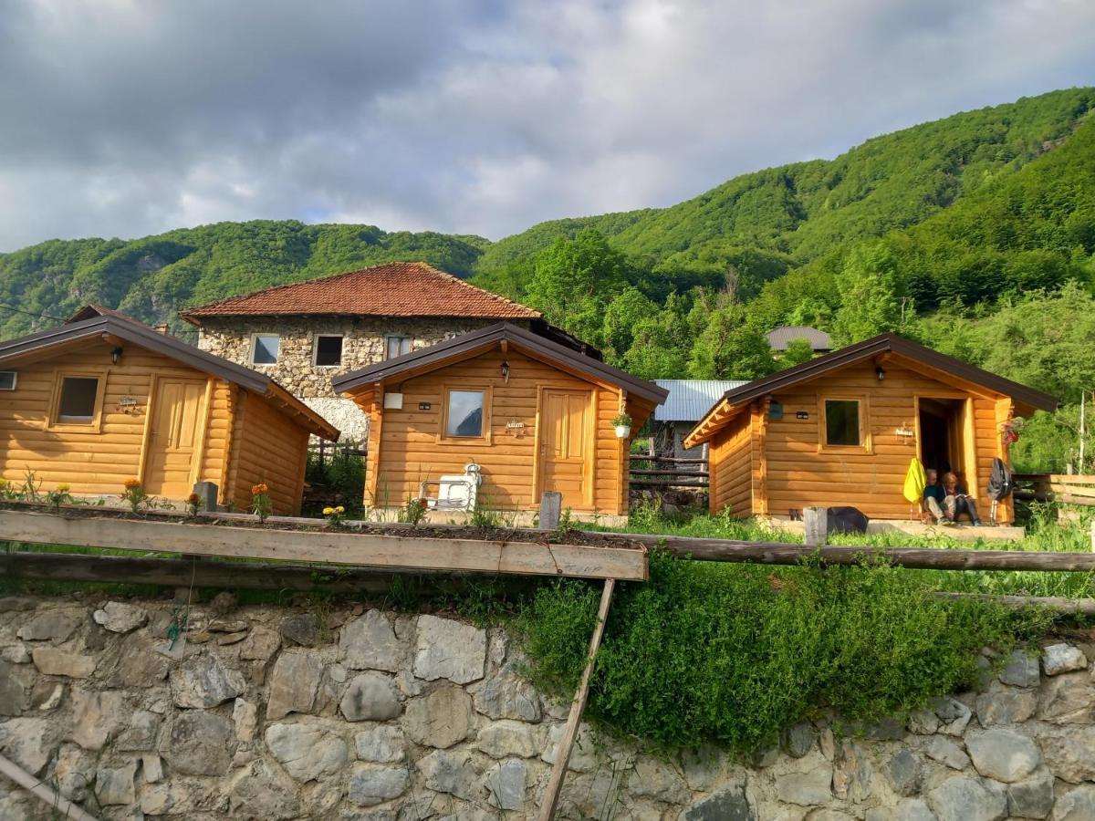 Dedushi Guesthouse &Wood Cabins-Camping Place Gusinje Dış mekan fotoğraf