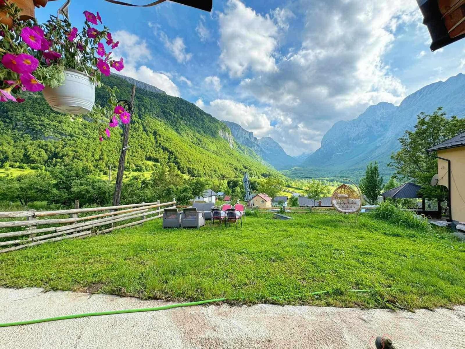 Dedushi Guesthouse &Wood Cabins-Camping Place Gusinje Dış mekan fotoğraf